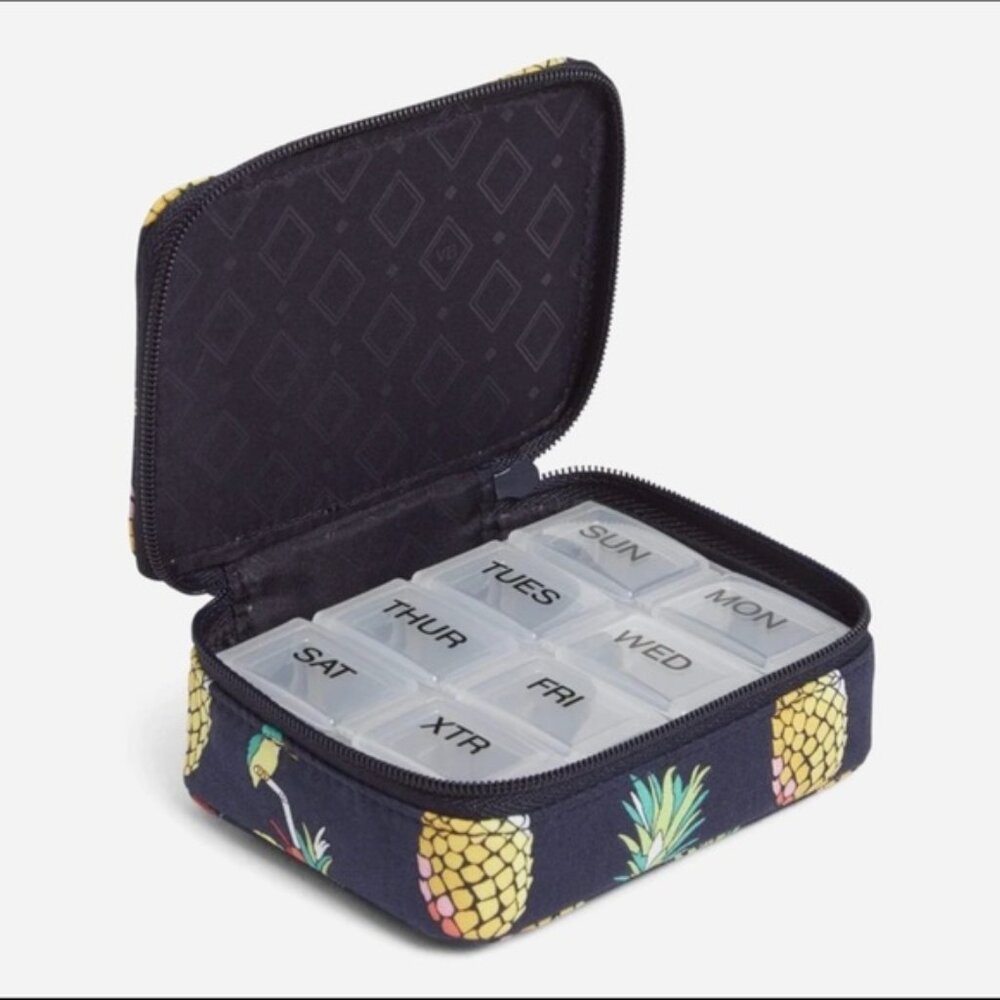 Vera Bradley Cotton Essential Travel Pill Case Pineapple print - Picture 1 of 8